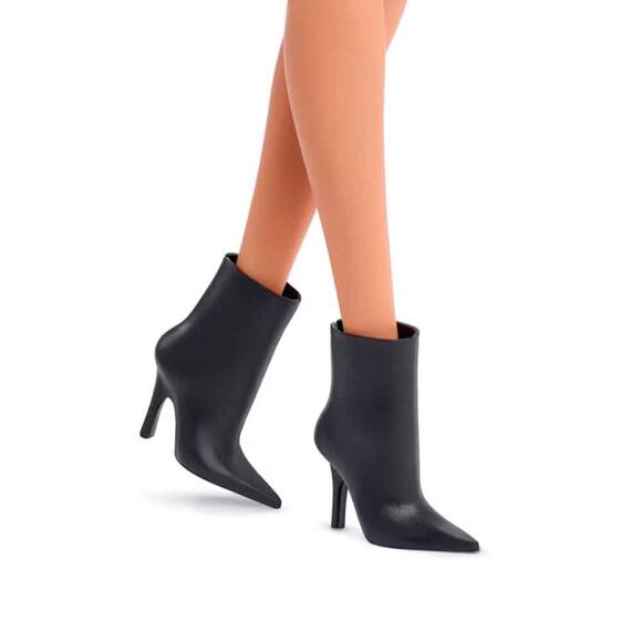 Barbie Basics İkonik Koleksiyon Bebekler - Kumral Kısa Saçlı JBH72