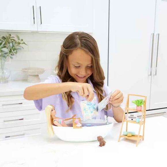 Barbie Wellness Barbie’nin Spa Günü Oyun Seti HKT92