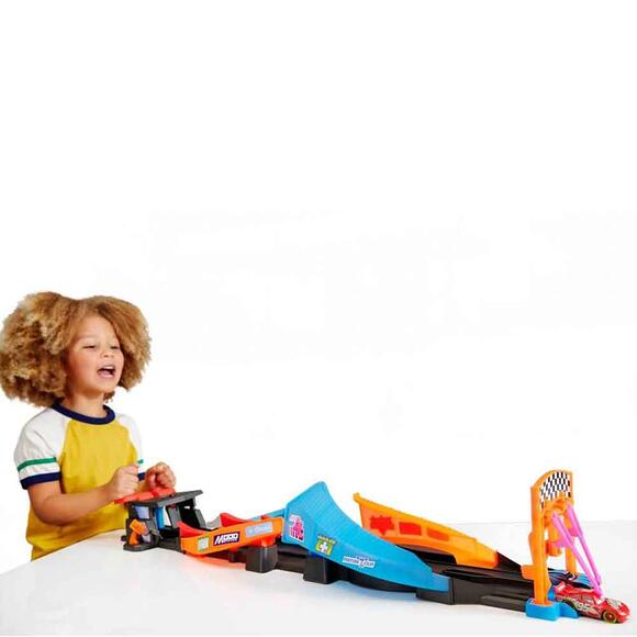 Cars Karanlıkta Parlayan Yarışçılar Pist Seti HPD80