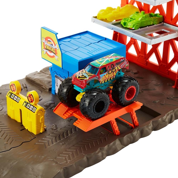 Hot Wheels Monster Trucks Patlama İstasyonu Oyun Seti HFB12