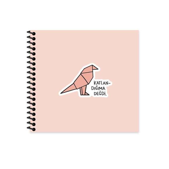 Keskin Hisli Şeyler Katlandığıma Değdi Çizgili 16x15cm 50 Yaprak Sert Kapak Stickerlı Defter 500551-99