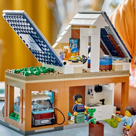 LEGO City Aile Evi ve Elektrikli Araba 60398 Oyuncak Yapım Seti (462 Parça)