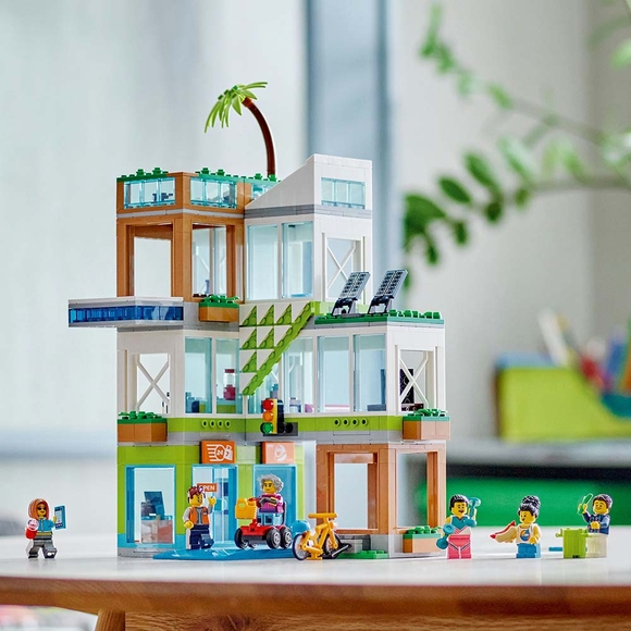 LEGO City Apartman Binası 60365 Oyuncak Yapım Seti (688 Parça)