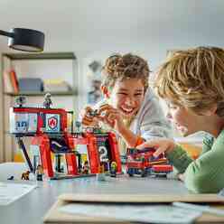 Lego City İtfaiye Kamyonlu İtfaiye Merkezi 60414 - Thumbnail