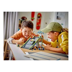 Lego City Limit Yok Yarış Rampası 60460 - Thumbnail