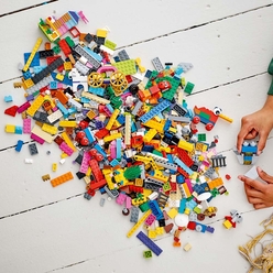 LEGO Classic Oyunun 90 Yılı 11021 Çocuklar için 15 Oyuncaklı Yapım Seti (1100 Parça) - Thumbnail