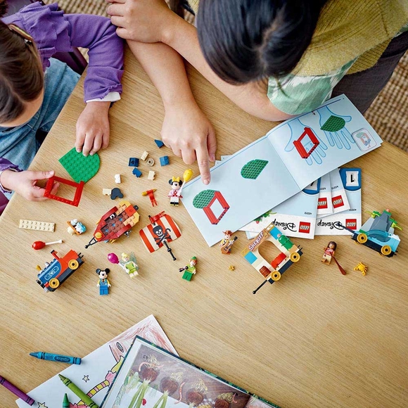 Lego Disney: Disney Kutlama Treni 43212