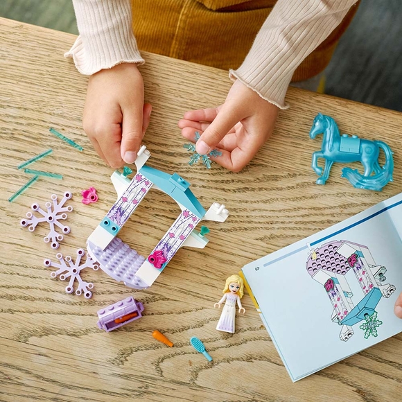 LEGO Disney Elsa ve Nokk’un Buz Ahırı 43209 Yapım Seti (53 Parça)