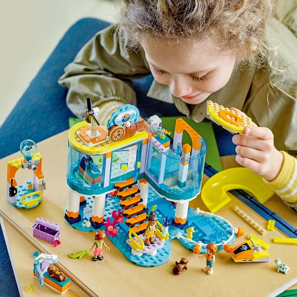 LEGO Friends Deniz Kurtarma Merkezi 41736 Oyuncak Yapım Seti (376 Parça)