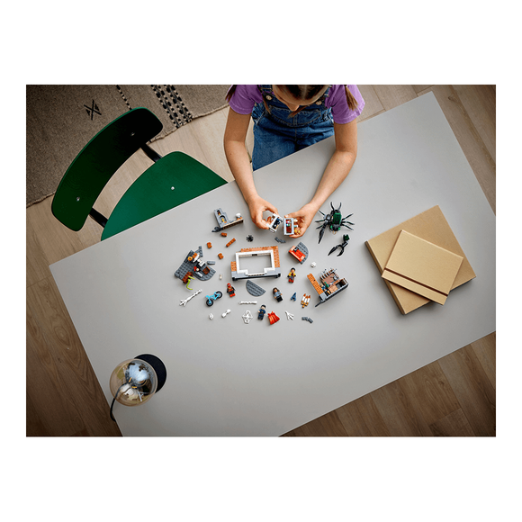 Lego Marvel Örümcek Adam Sanctum Atölyesinde 76185