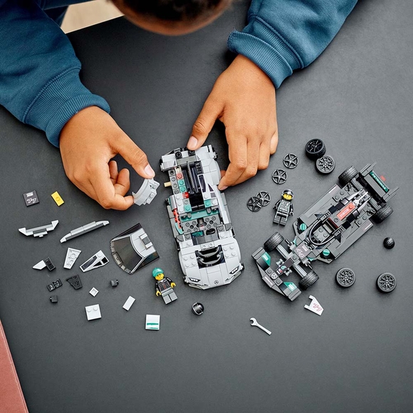 LEGO Speed Champions Mercedes-AMG F1 W12 E Performance ve Mercedes-AMG Project One