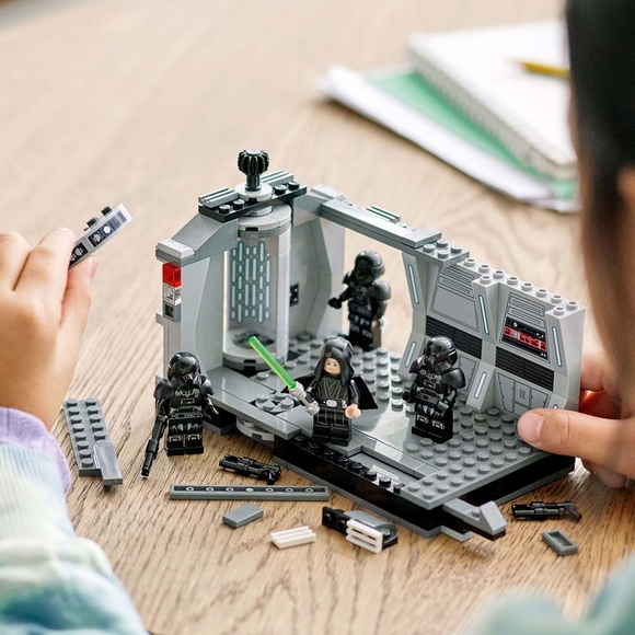 LEGO Star Wars Karanlık Trooper Saldırısı 75324 Yapım Seti (166 Parça)