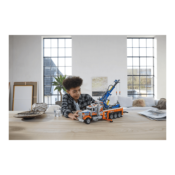 Lego Technic Ağır Yük Çekici Kamyonu 42128