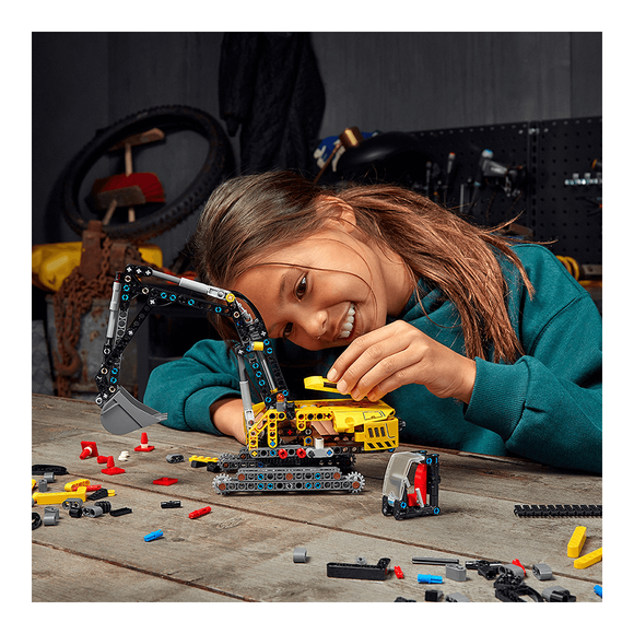 Lego Technic Ağır Yük Ekskavatörü 42121