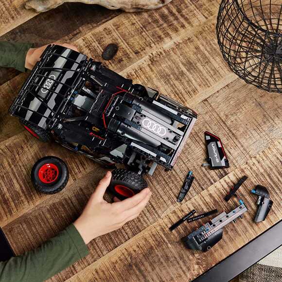 Lego Technic Audi RS Q E-Tron (914 Parça) 42160