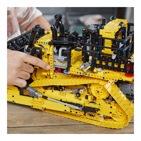 Lego Technic Cat D11T Budozer 42131