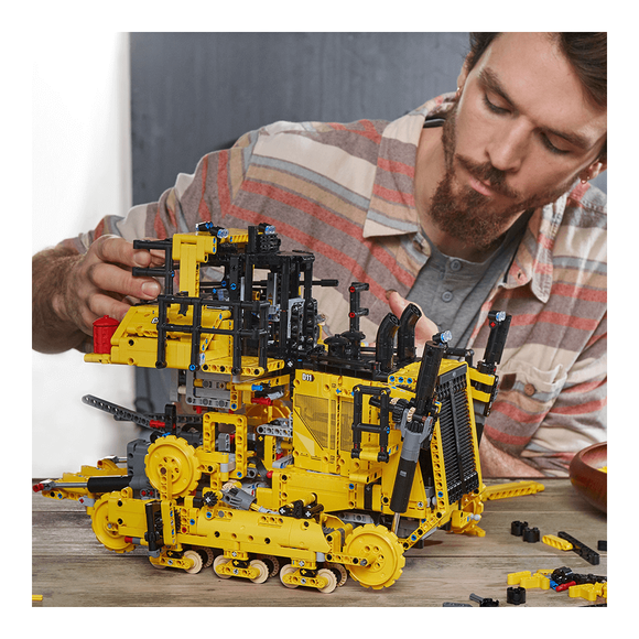 Lego Technic Cat D11T Budozer 42131