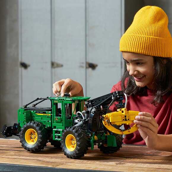 Lego Technic John Deere 948L-II Orman Makinesi (1492 Parça) 42157