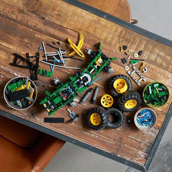 Lego Technic John Deere 948L-II Orman Makinesi (1492 Parça) 42157