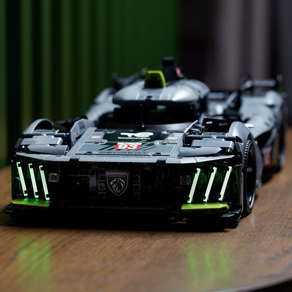 LEGO Technic PEUGEOT 9X8 24H Le Mans Hybrid Hypercar 42156 Yapım Seti (1775 Parça)