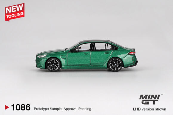 Mini GT 1:64 BMW M5 (G90) Isle of Man Green Metallic MGT01086