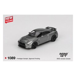Mini GT - Mini GT 1:64 Nissan GT-R 2013 Dark Metal Gray Nismo R35 CRS Version MGT01089-BL