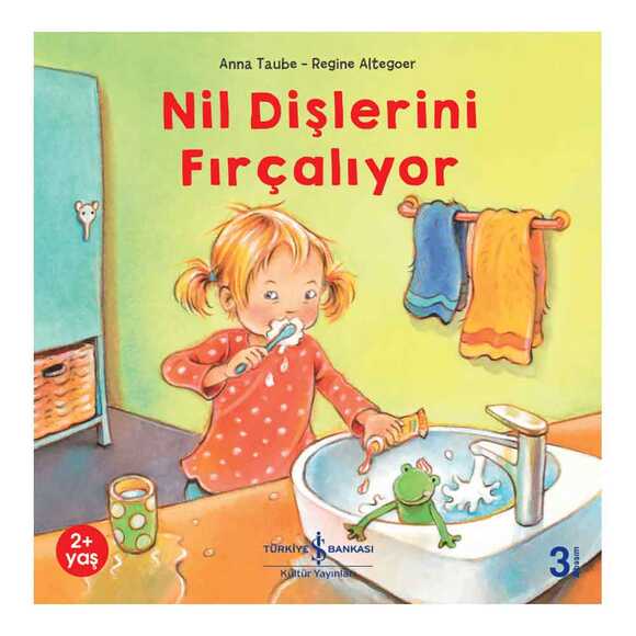 Nil Dişlerini Fırçalıyor
