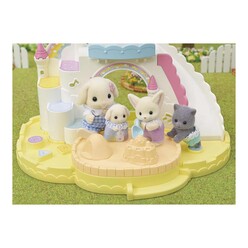 Sylvanian Families Anaokulu Havuzlu Şato 5746 - Thumbnail