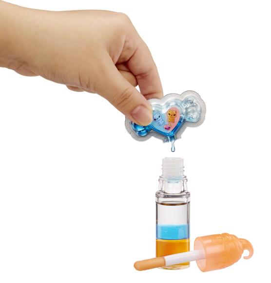 Yummiland Gizemli Renk Serisi Gwen Gummybear Bebeği ve Dudak Parlatıcısı